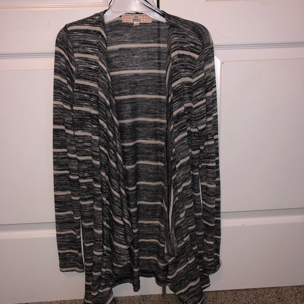 White and black stripped cardigan